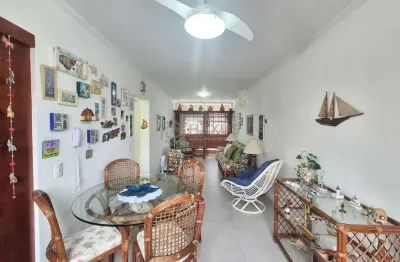 Apartamento com varanda e lazer a duas quadras da praia das pitangueiras, guaruja