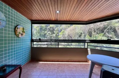 Apartamento com varanda e lazer na quadra-mar da praia das pitangueiras, guaruja