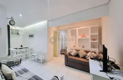 Apartamento reformado e mobiliado a uma quadra da praia das pitangueiras, guaruja