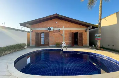 Casa com piscina e churrasqueira na praia da enseada, guaruja