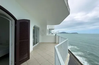 Apartamento frente mar com varanda e vista mar na Praia das Pitangueiras, Guaruja