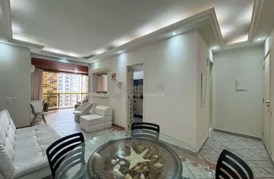 Apartamento com varanda e lazer a uma quadra da praia das pitangueiras, guaruja