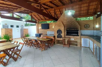 Apartamento com varanda e lazer na praia da enseada, guaruja