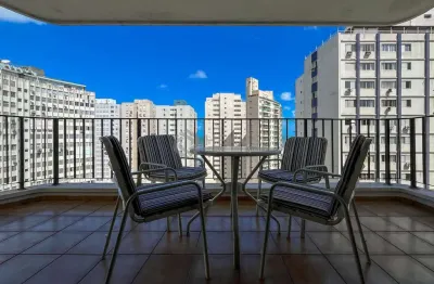 Apartamento com varanda, lazer, vista mar, uma quadra da praia das pitangueiras, guaruja