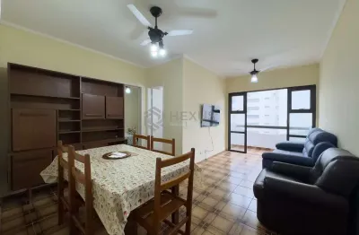 Apartamento com varanda a uma quadra da praia das pitangueiras, guaruja
