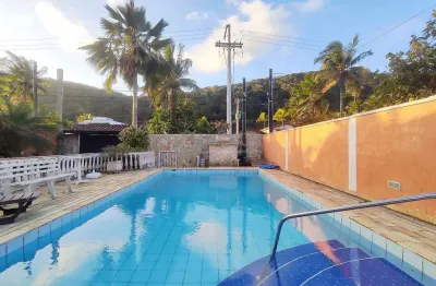 Casa com lazer, piscina e churrasqueira na praia do guaiuba, guaruja