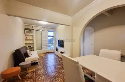 Apartamento mobiliado a uma quadra da praia das pitangueiras, guaruja