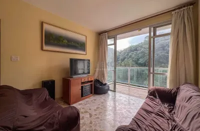 Apartamento com varanda e lazer na praia das pitangueiras, guaruja