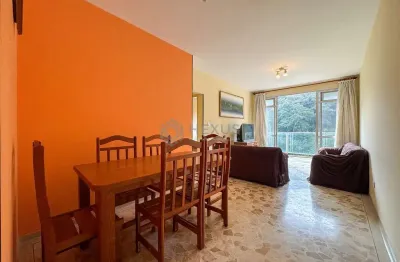 Apartamento com varanda e lazer na praia das pitangueiras, guaruja