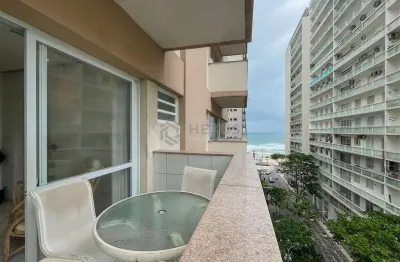 Apartamento com varanda e vista mar na beira mar da praia das pitangueiras, guaruja