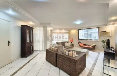 Apartamento com varanda e lazer na praia das pitangueiras, guaruja