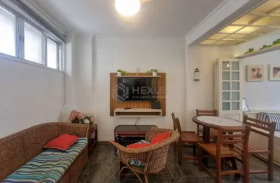 Apartamento mobiliado na quadra mar da praia das pitangueiras, guaruja