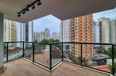 Apartamento com varanda e lazer na praia das pitangueiras, guaruja