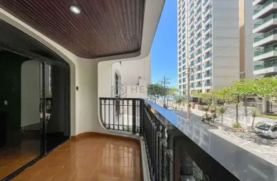 Apartamento com varanda e vista mar na quadra mar da praia das pitangueiras, guaruja