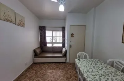 Apartamento na quadra mar da praia das pitangueiras, guaruja