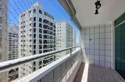Apartamento com varanda na quadra mar da Praia das Pitangueiras, Guaruja