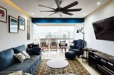 Apartamento com varanda e lazer na quadra mar da praia das pitangueiras, guaruja