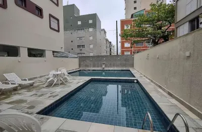 Apartamento com varanda e lazer na praia da enseada, guaruja