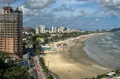Apartamento  com varanda vista mar na beira mar da Praia das Pitangueiras, Guaruja
