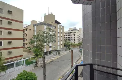 Apartamento frente rua com varanda na praia da enseada, guaruja