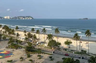 Apartamento beira mar com varanda e lazer na praia da enseada, guaruja