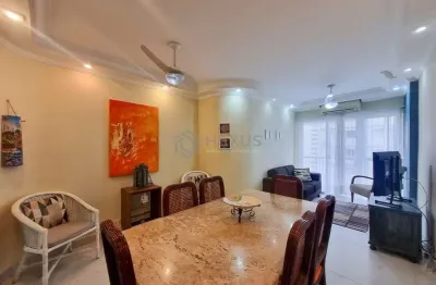 Apartamento com varanda e lazer a uma quadra da praia das pitangueiras, guaruja