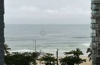 Apartamento com varanda e vista mar na quadra mar da praia das pitangueiras, guaruja