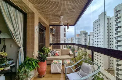 Apartamento com varanda e lazer a duas quadras da praia das pitangueiras, guaruja