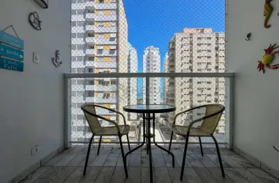 Apartamento com varanda e vista mar a uma quadra da praia das pitangueiras, guaruja
