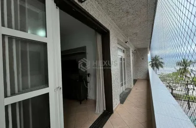 Apartamento com varanda e vista mar na quadra mar da praia das pitangueiras, guaruja