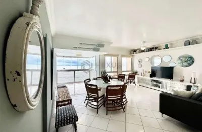 Apartamento frente mar reformado com varanda na praia das pitangueiras, guaruja