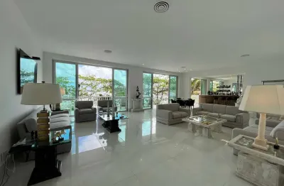 Apartamento frente mar com varanda e vista mar na praia das pitangueiras, guaruja