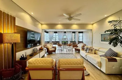 Apartamento reformado com varanda, lazer e vista mar na beira mar da praia das pitangueiras, guaruj