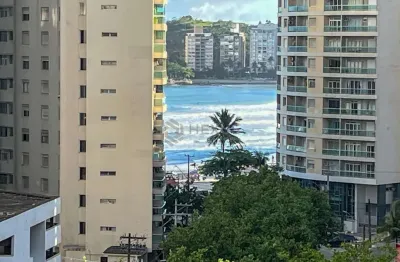 Apartamento com varanda, lazer e vista mar na praia das pitangueiras, guaruja