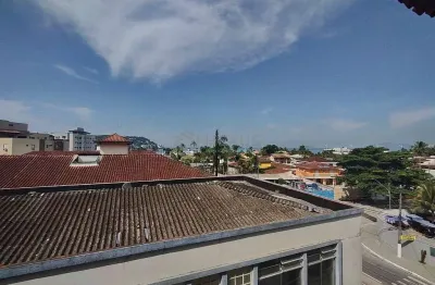 Apartamento com varanda, vista mar e lazer na praia da enseada, guaruja