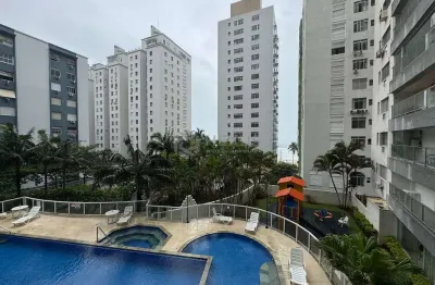 Apartamento reformado com varanda, vista mar e lazer na quadra mar da praia das pitangueiras, guaru