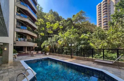 Apartamento com varanda e lazer na praia das pitangueiras, guaruja
