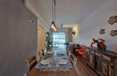 Apartamento reformado, frente mar, com varanda gourmet, e vista mar em prédio novo com lazer na pra