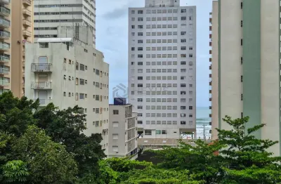 Apartamento reformado com vista mar a uma quadra da praia das pitangueiras, guaruja