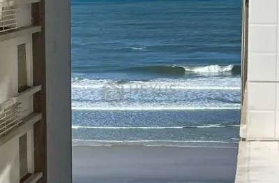 Apartamento reformado com vista mar na beira mar da praia das pitangueiras, guaruja