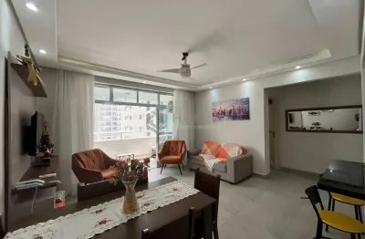 Apartamento reformado com varanda na praia das pitangueiras, guaruja