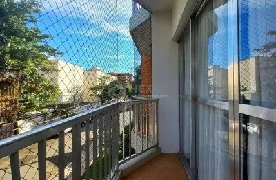 Apartamento frente rua com varanda na praia das asturias, guaruja