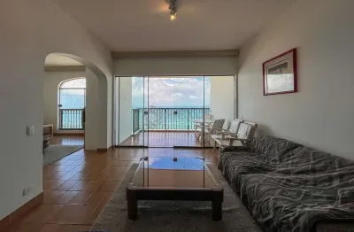 Apartamento frente mar com varanda na Praia das Pitangueiras, Guaruja