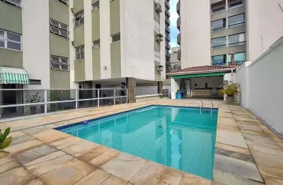 Apartamento com varanda e lazer na praia da enseada, guaruja