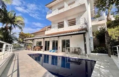 Casa frente mar com piscina e área gourmet no condomínio península na praia da enseada, guaruja