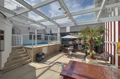 Cobertura penthouse reformada com varanda gourmet e lazer na praia da enseada, guaruja