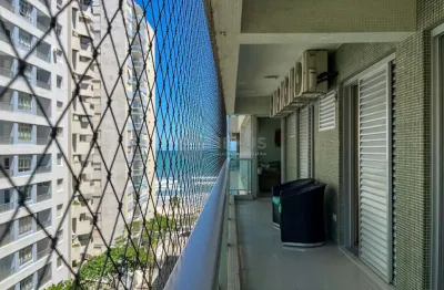 Apartamento com varanda, lazer e vista mar na beira mar da praia das pitangueiras, guaruja