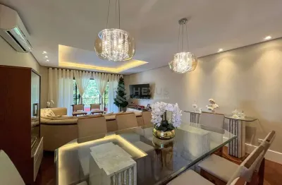 Apartamento reformado com varanda e lazer a duas quadras da praia das pitangueiras, guaruja