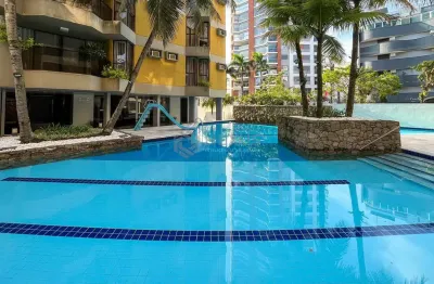 Apartamento com varanda e lazer na região do Aquário na Praia da Enseada, Guaruja