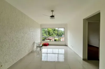 Apartamento com varanda e vista livre a venda na Praia das Asturias, Guaruja